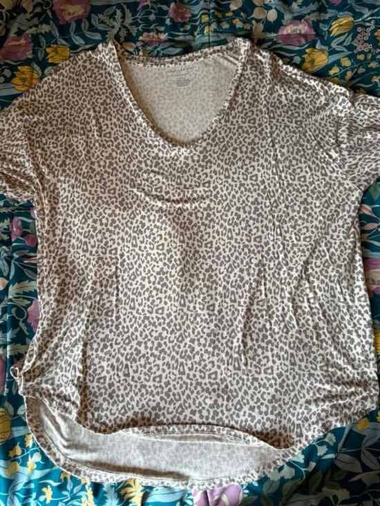 American Eagle Outfitters Tops - American Eagle Outfitters Cream & Taupe Leopard Short Sleeve Top